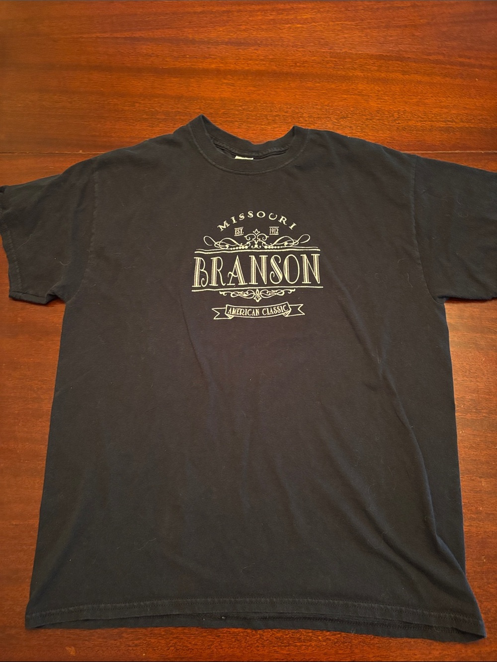 Branson, Missouri navy blue T-shirt, large est. 1912 Vacation